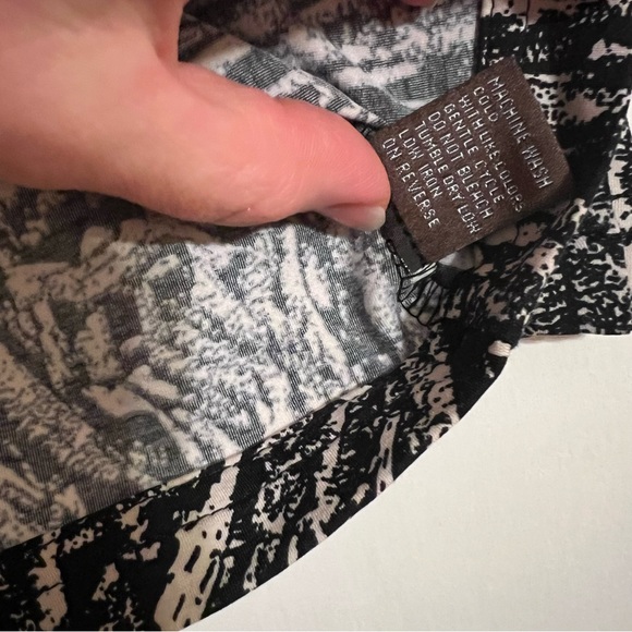 J.McLaughlin Owl Woodgrain Printed Jersey Knit Turtleneck, Medium (Petite) - Picture 6 of 11